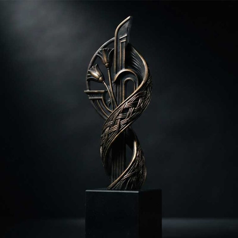 Cadrage-Gallery_Zainab-Raouf_Awards_The-State-Encouragement-Award-in-Fine-Arts-(Fiber-and-Applied-Arts-Category)-–-The-Egyptian-